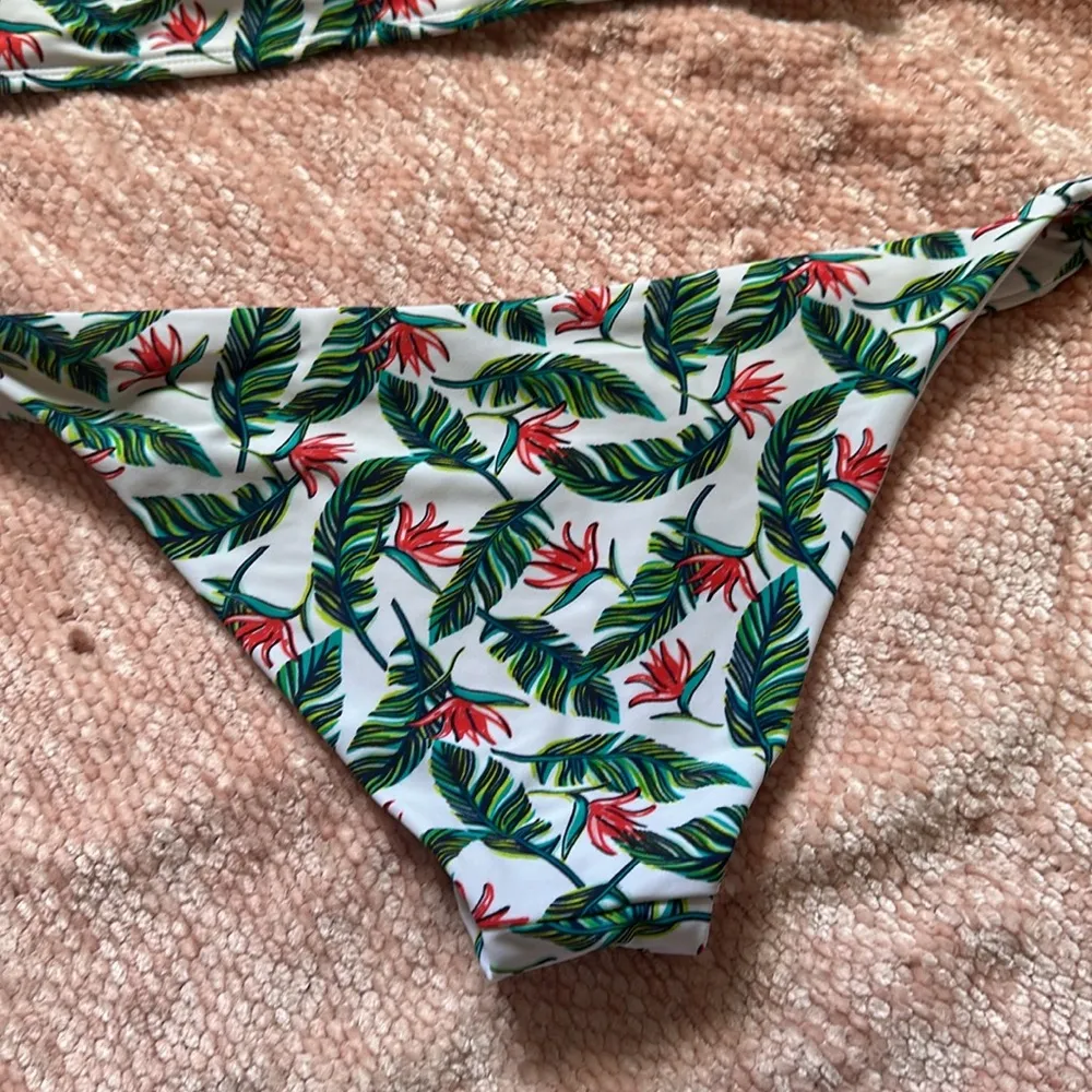 Cap Sleeve Tropical Bikini - Image 4