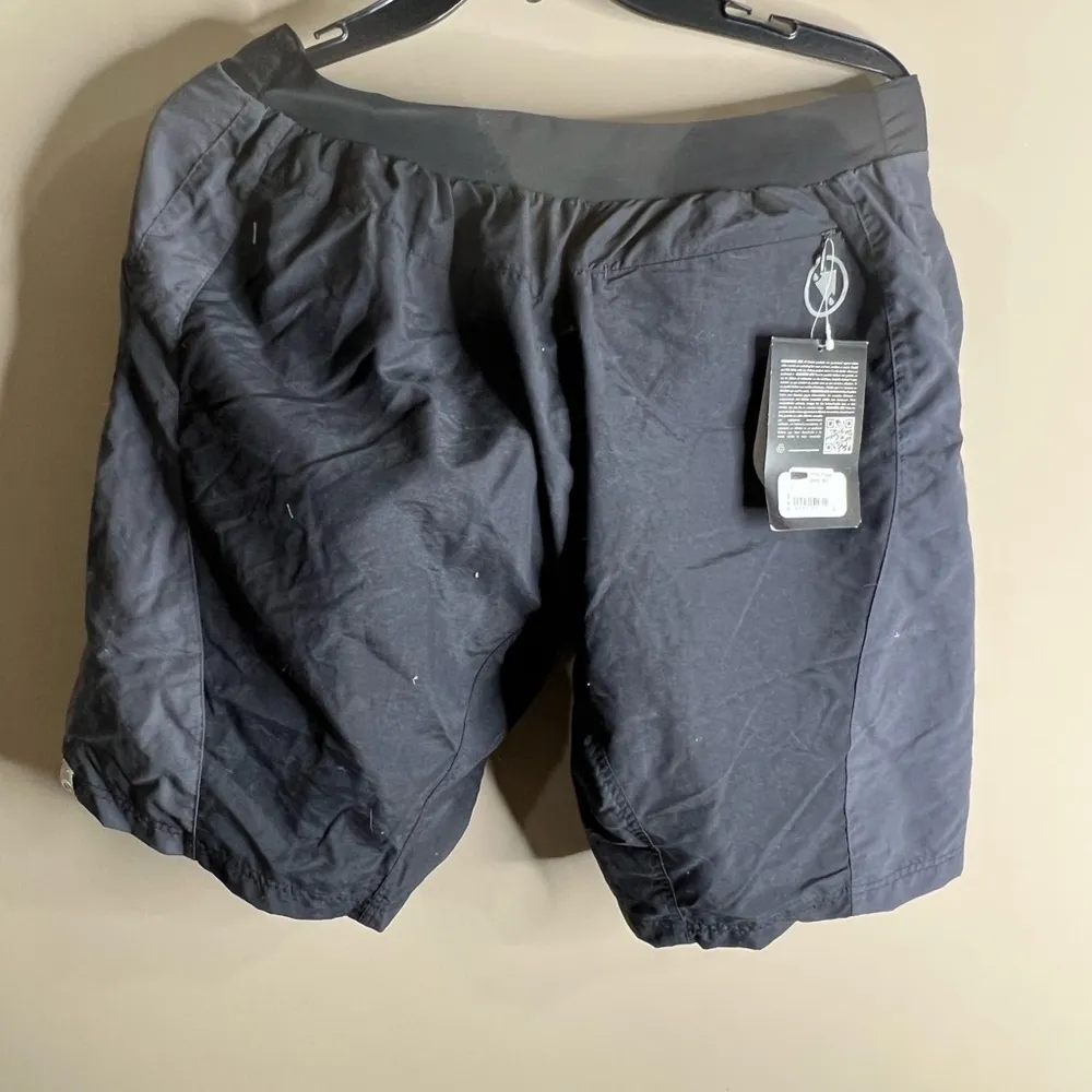 NWT Endura women’s pulse shorts size large Black - Image 3