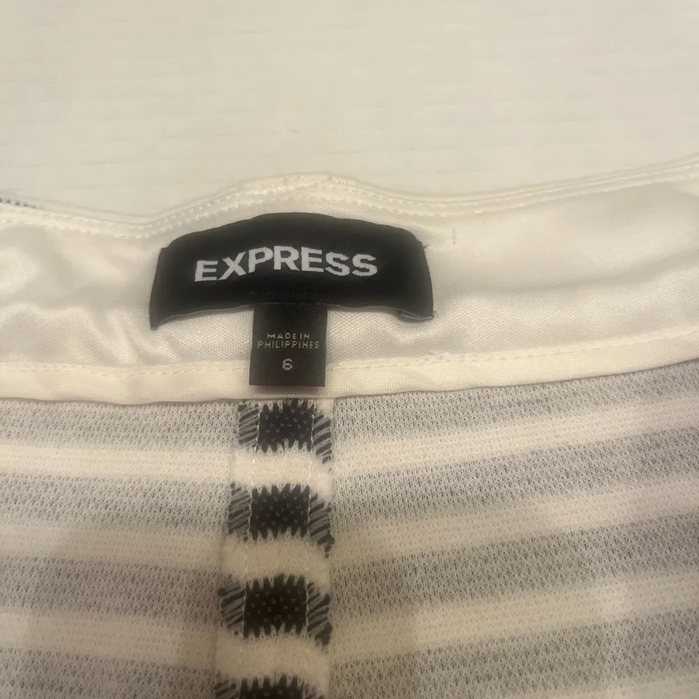 Express Skort size 6 striped sailor side zip no belt shorts skirt classic - Image 7