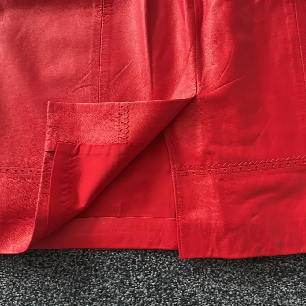 Dana Buchman Red leather size 14 paneled Pencil Skirt back zip slit - Image 9