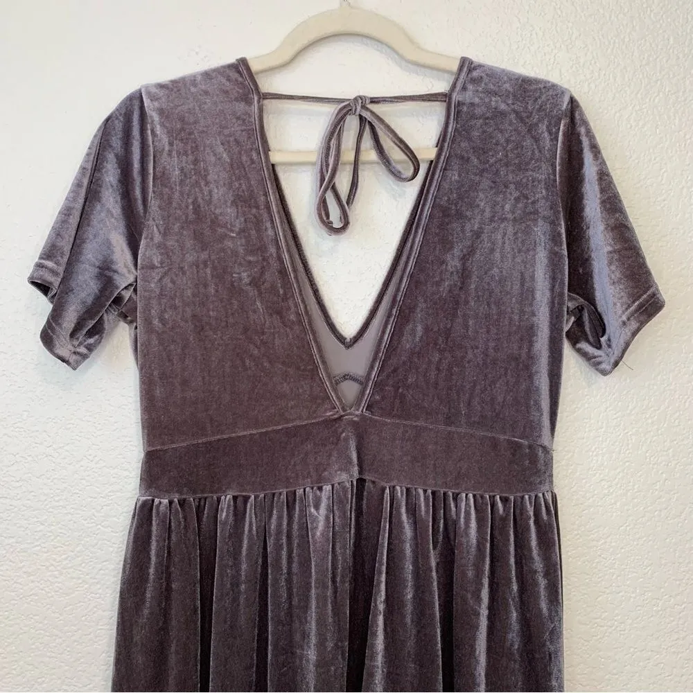 Wishlist Midnight Velvet Double V Tiered Skirt Short Sleeve Dress - Image 6