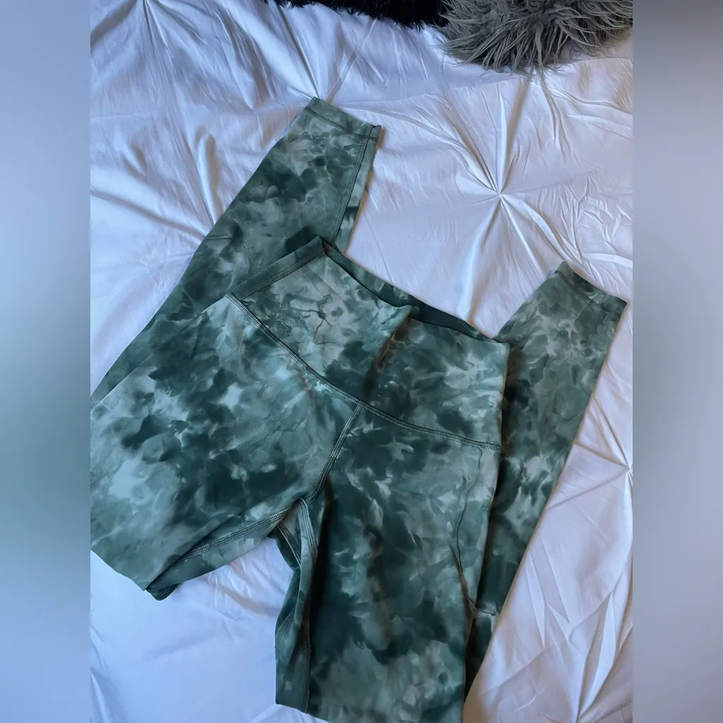 Lululemon diamond dye leggings - Image 4