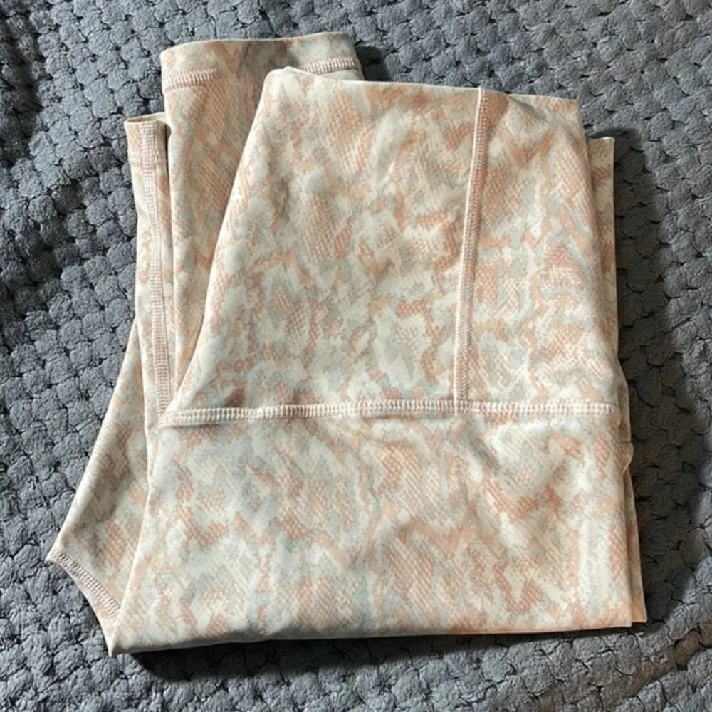 Old Navy Powersoft High Rise Leggings Peach White Size Med EUC #0808 - Image 6