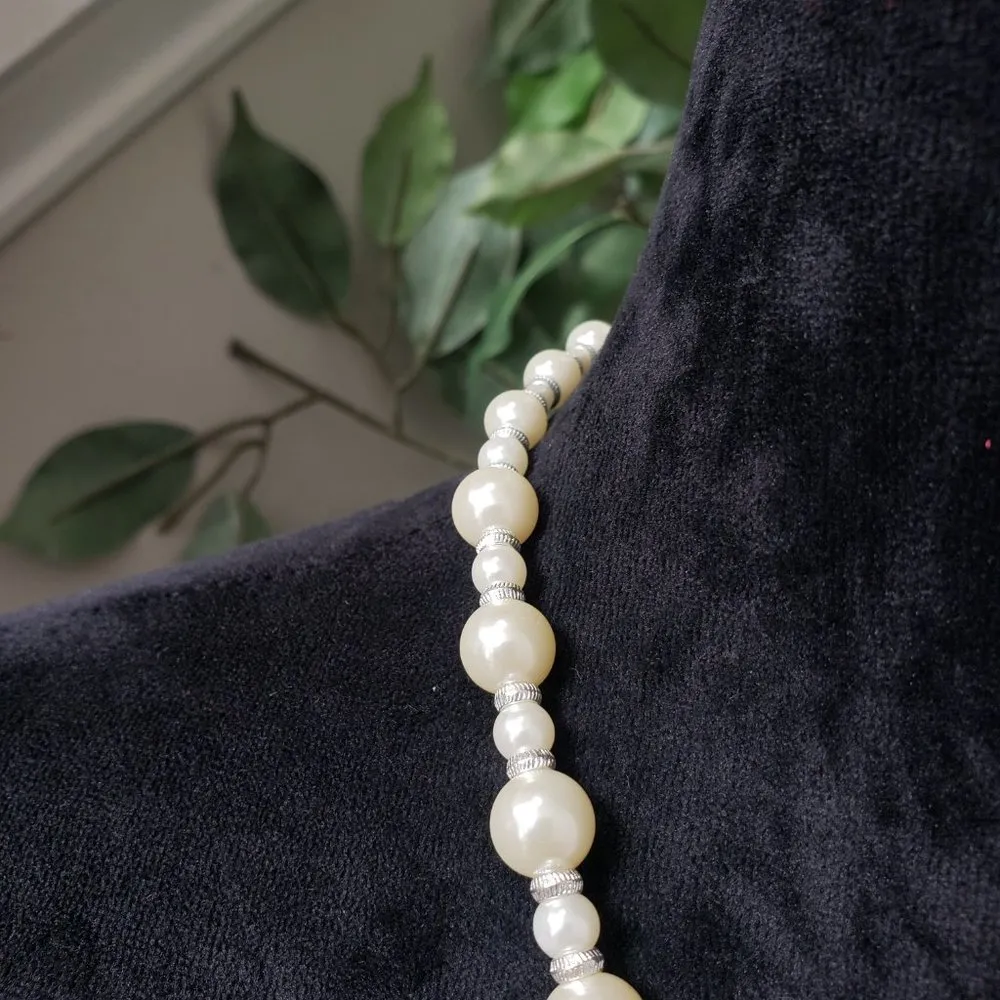 Vintage Womens MVT Pearl Beaded Choker Necklace with Lobster Clasp White - Image 3