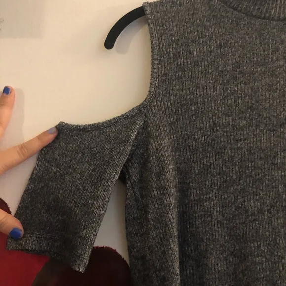 Grey cold shoulder knit top - Image 2