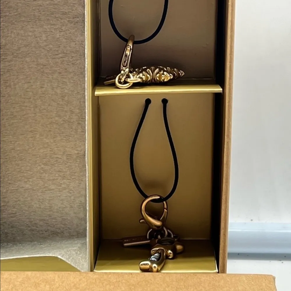 Coach Boxed Wristlet & Charms Gift Set – Perfect Holiday Gift – NWT - Image 8