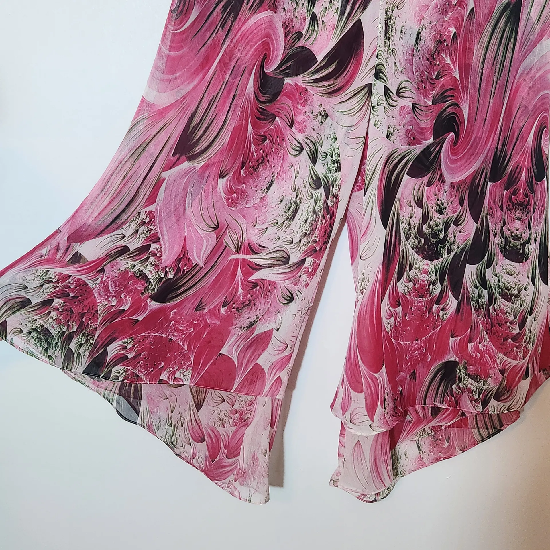 Pyramid Collection Pink Floral Boho Wide Leg Pants with Asymmetrical Hem Size 1X - Image 4