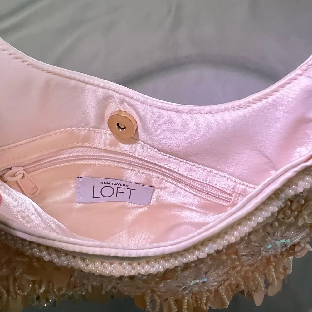 Loft Ann Taylor  Gold Sequin Small Beaded Purse Inside Zipper Snap Close - Image 4