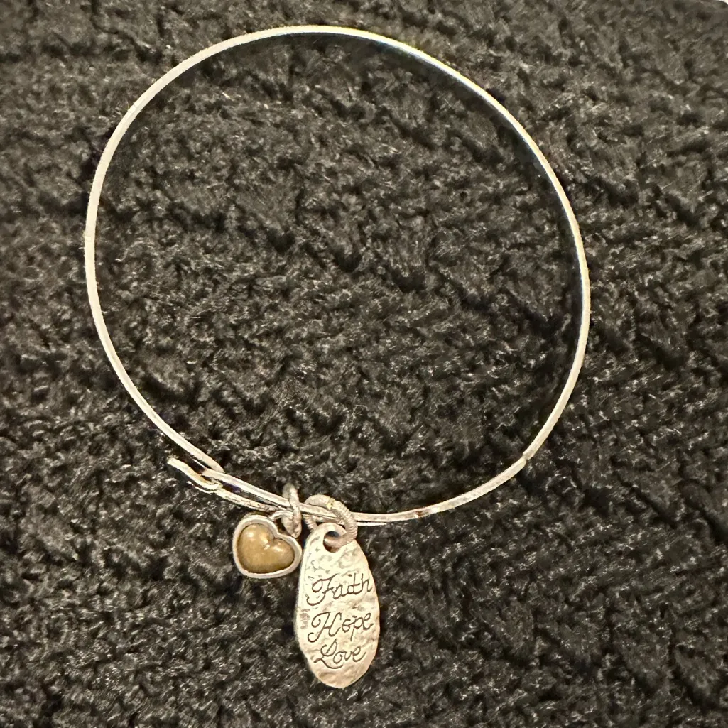 BRIGHTON FAITH HOPE LOVE Bling Silvertone Heart Charm Bangle Hook Bracelet - Image 4