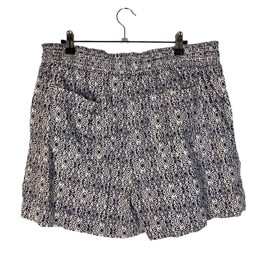 Briggs New York Blue & White Ikat Printed Linen Blend Shorts XL - Image 3