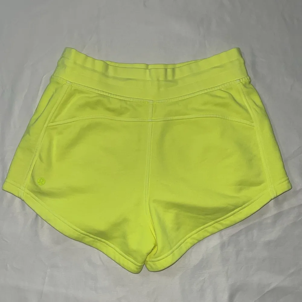 Lululemon Inner Glow HR Short 3" - Image 2