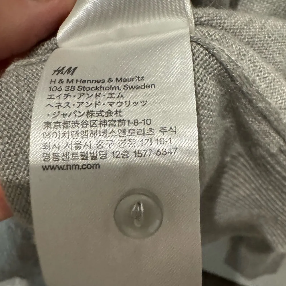 H&M Gray Sweater with Sparkly Sequin Collar Women’s M Holiday Party Top - Image 9