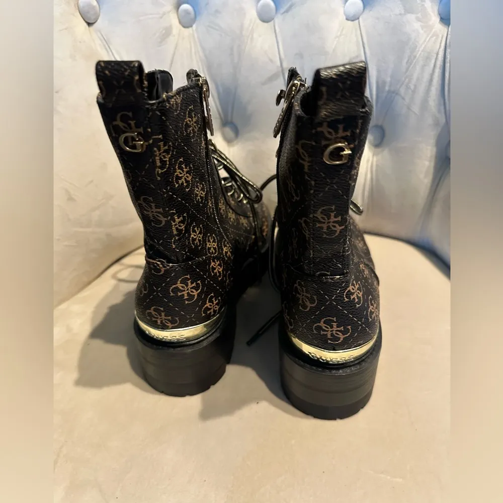Guess  Fearne pull on side zipper ladies boots. Size  9 1/2 - Image 6