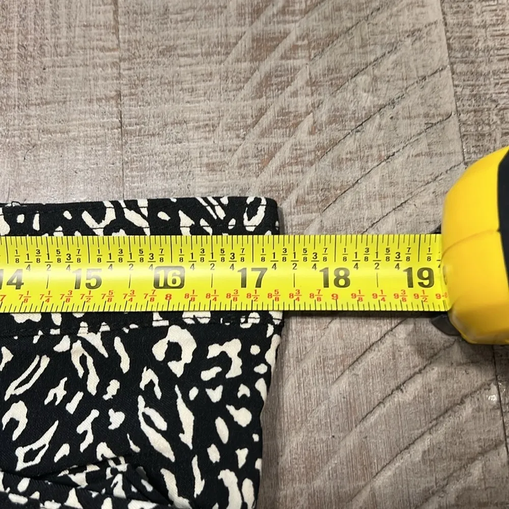 89TH + MADISON pull on CHINO PANTS leopard print EUC Black Size undefined - Image 5