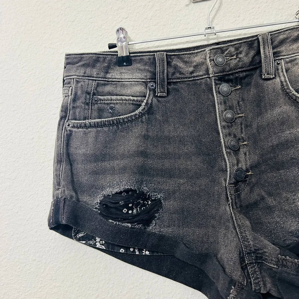 NEW Free People Romeo Rolled Cut Off Shorts Sz 31 Black Distressed Button Up - Image 7