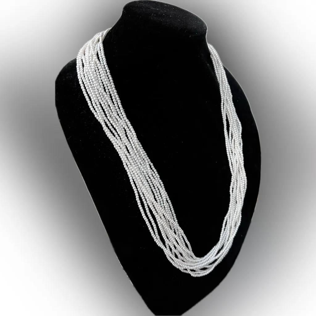 Gloria Vanderbilt Elegant White Beaded pearls Necklace 34” layered - Image 2