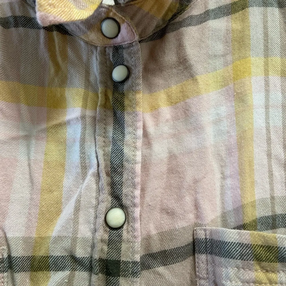 Pink Flannel Xtra Large w Guns N' Roses Graphic Tee on back with Crown Brooch Red Size XL - Image 7