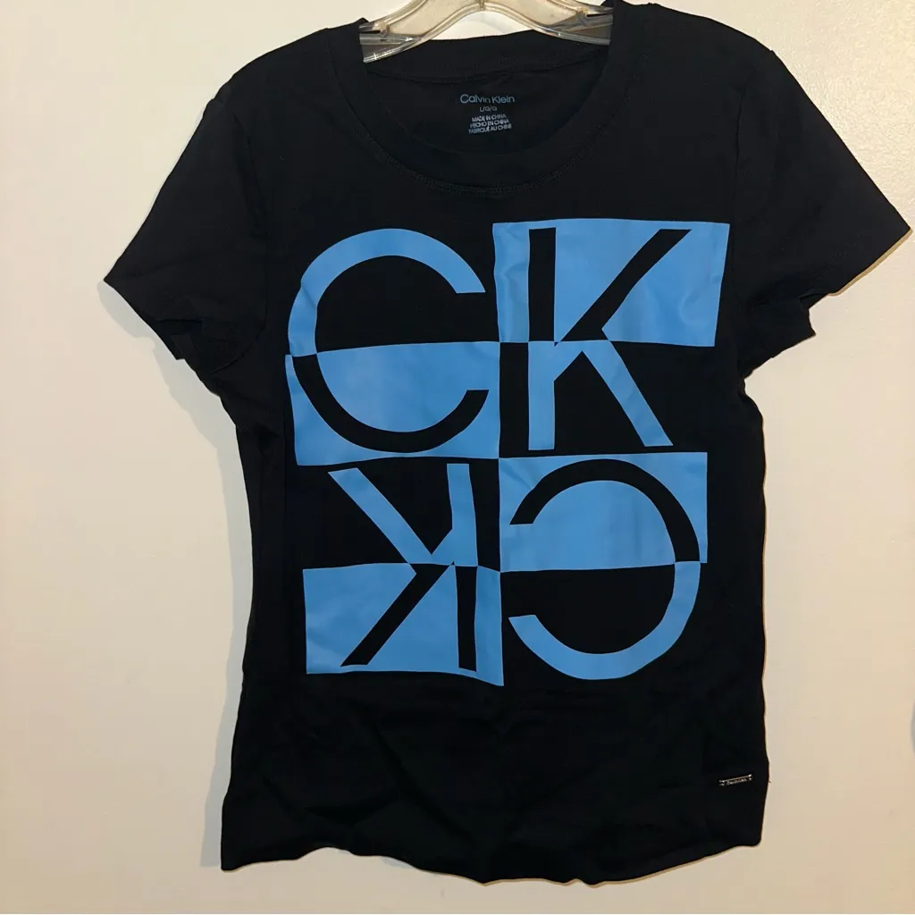 Calvin Klein Women's crew neck shirt with baby Blue Graphic size Large - Image 6