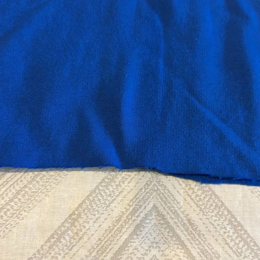 Gildan Women’s Cropped Royal Blue Crewneck Sweatshirt - Size S - Image 2