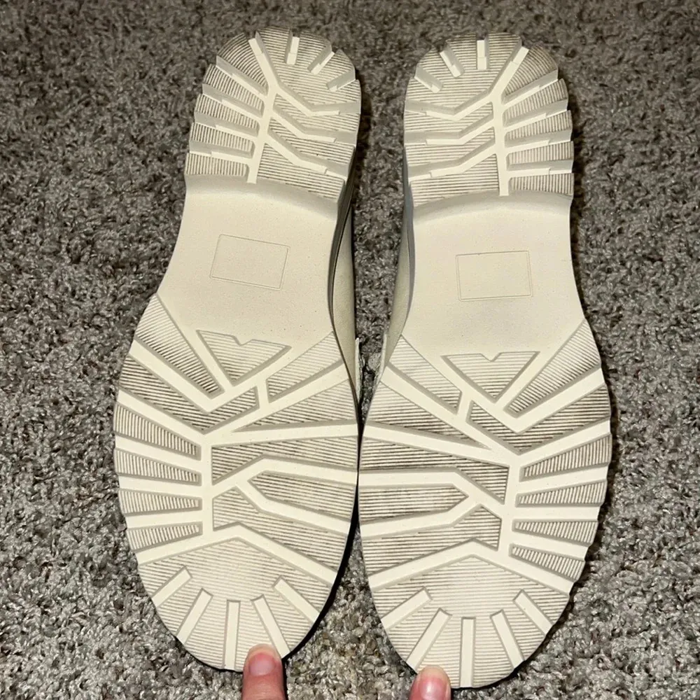 Maurice’s Women’s Super Cush Cream Color Loafer - Image 5