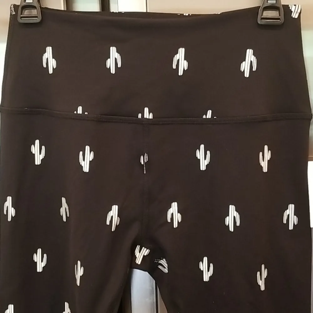 💕BEYOND YOGA💕 Cactus High Waisted Midi Legging Medium M NWT - Image 4