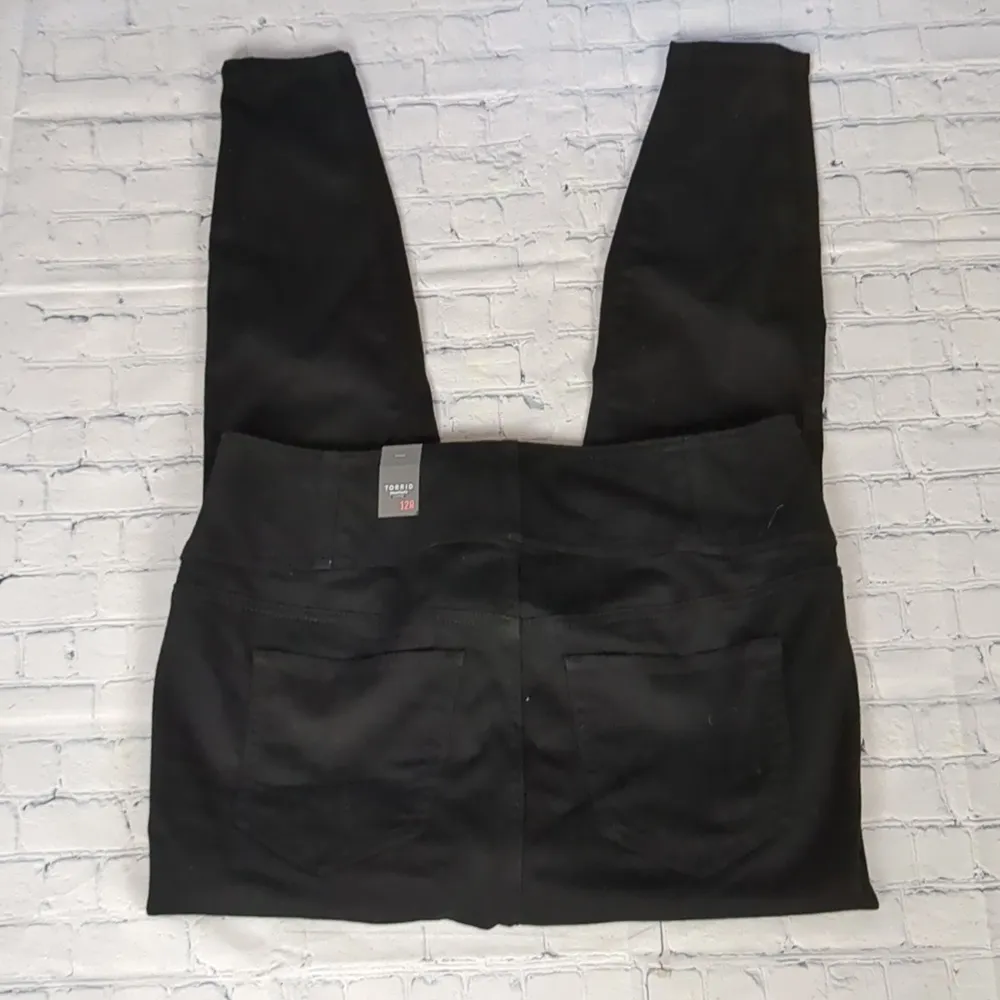 Torrid feel the fit 4 button black corset skinny jeans size 12R - Image 5