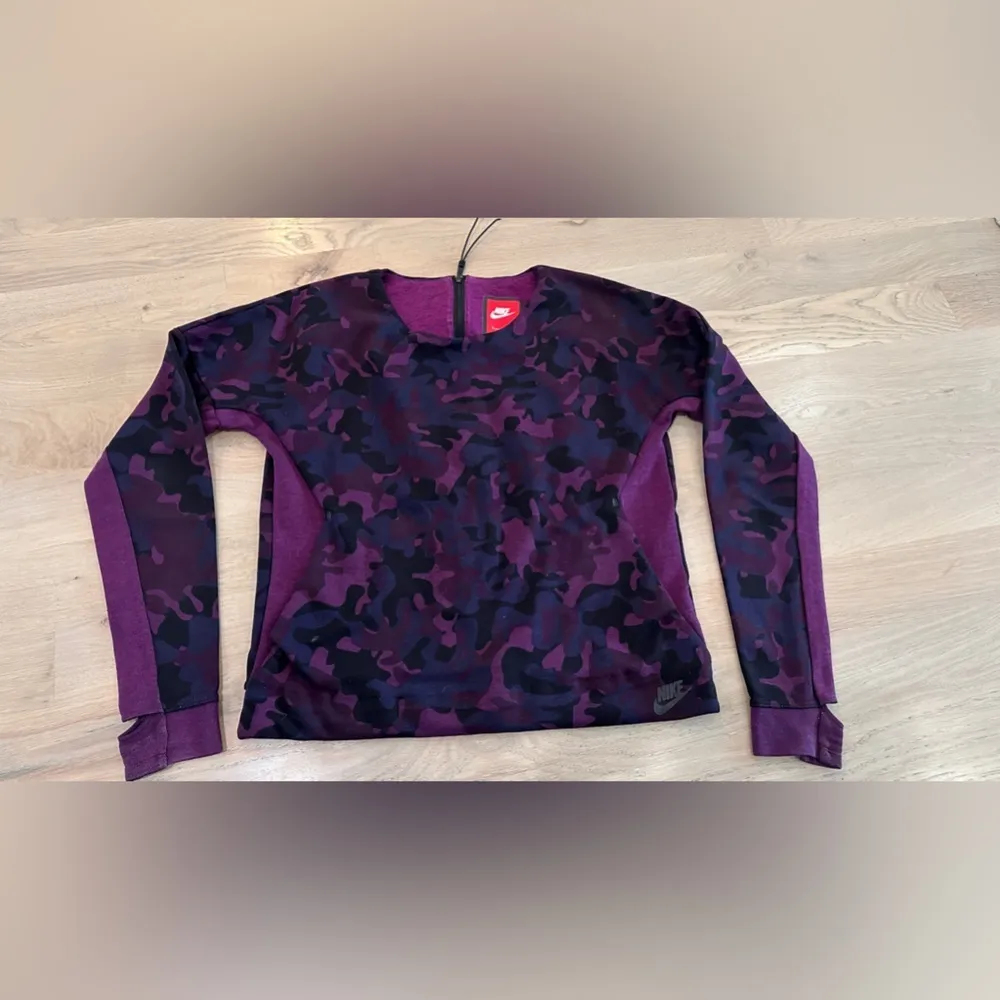 Nike sportswear women’s tech fleece crew zip back purple camo sweatshirt small - Image 8