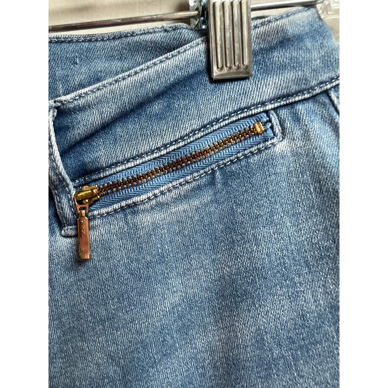 J. McLaughlin Stretch Denim Jeans Light Wash Zip Pockets - Image 6