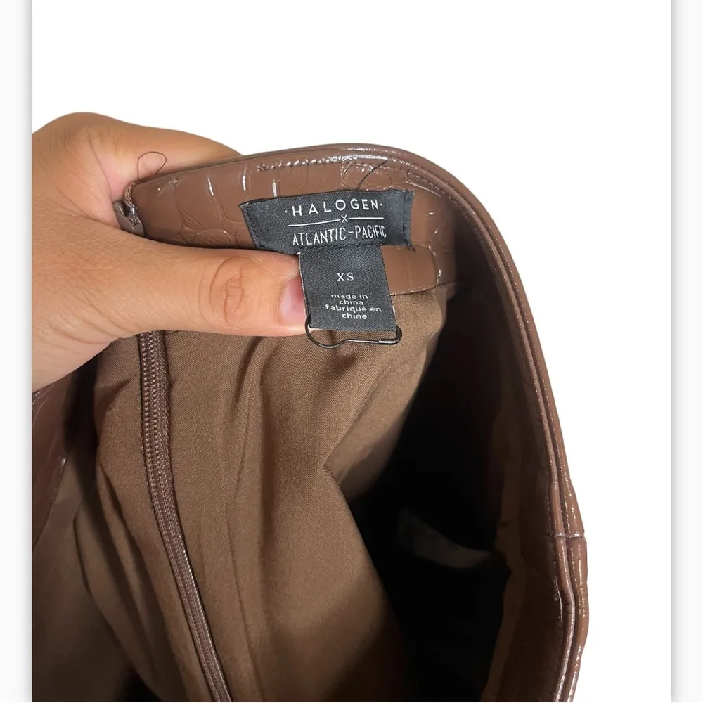 Halogen Atlantic-Pacific Croc Embossed
Mini Skirt size XS - Image 5