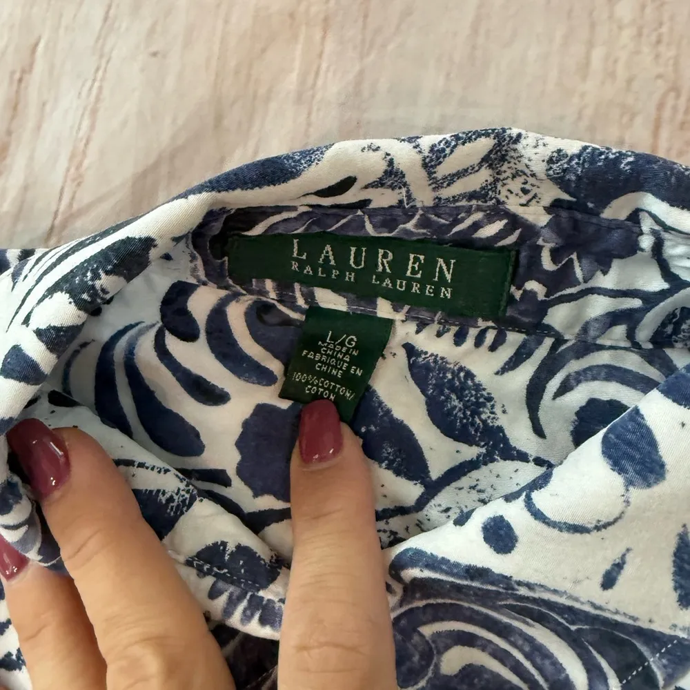 Lauren Ralph Lauren WomansButton Up Blouse Size Large Paisley White Blue Cotton - Image 5