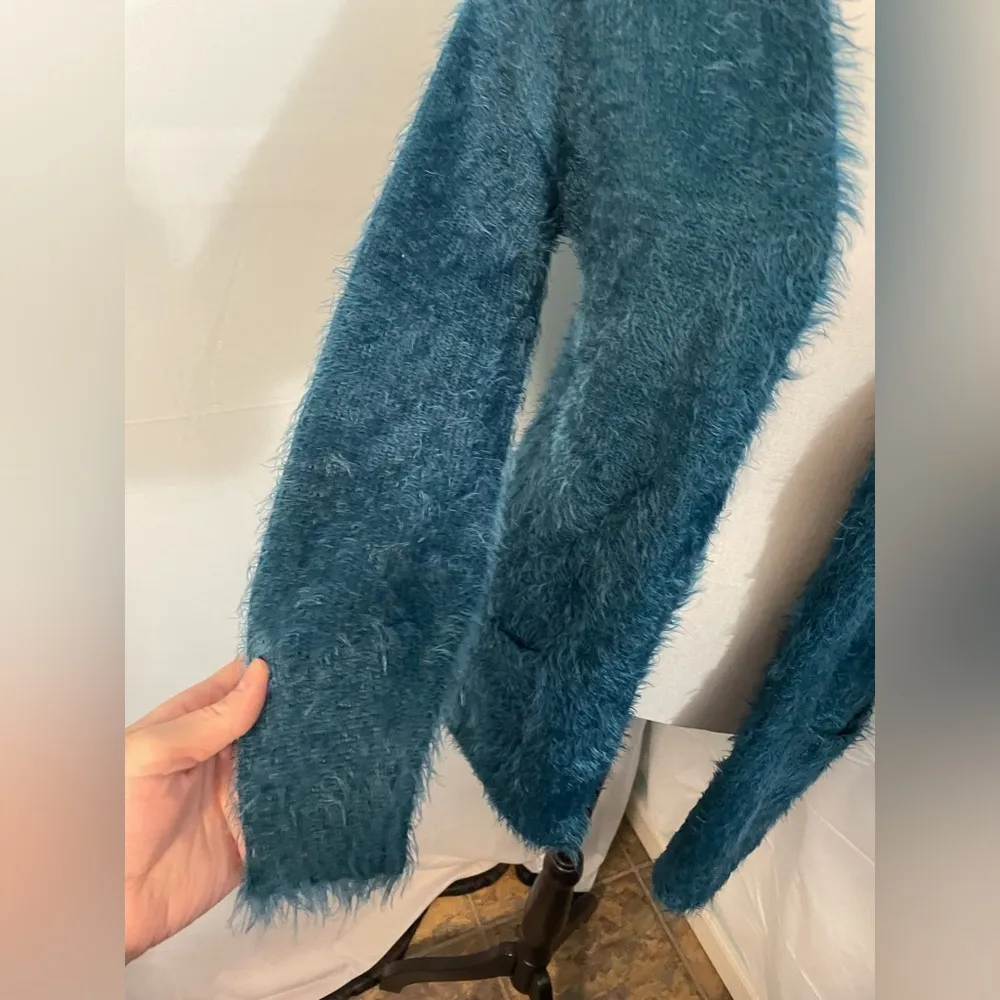 Chelsa and Theodore teal fluffy cardigan sweater size small‎ Green - Image 2