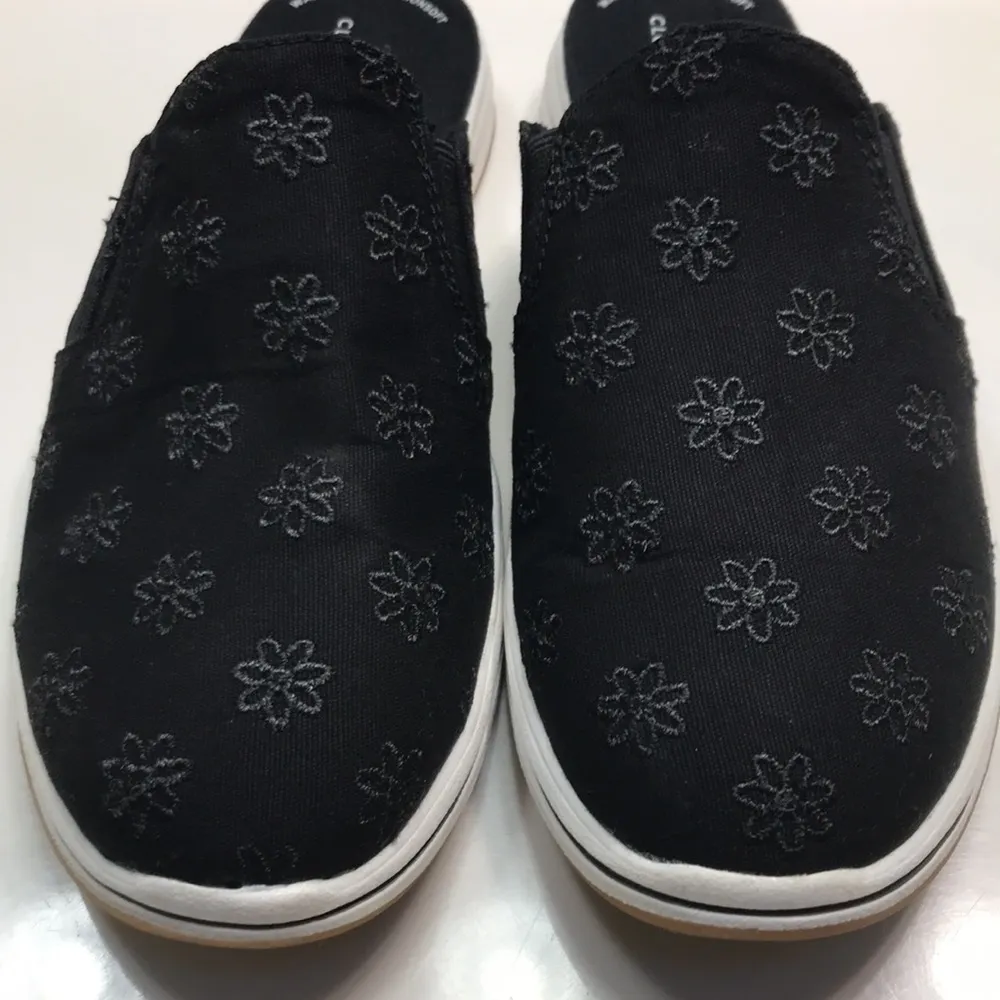 Clarks Women’s Cloudsteppers Breeze Shore Floral Embroidered Slip-On Sneakers - Image 3