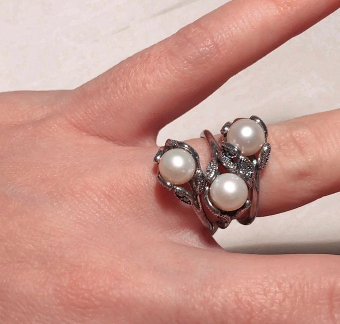 Pandora Luminous Leaves Pearl Ring - Image 2