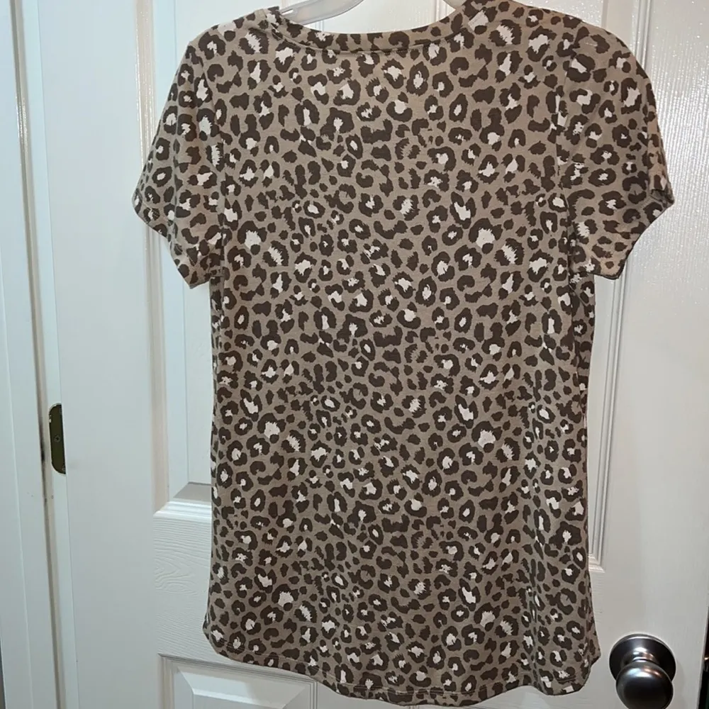 Cheetah print tee shirt size medium - Image 2