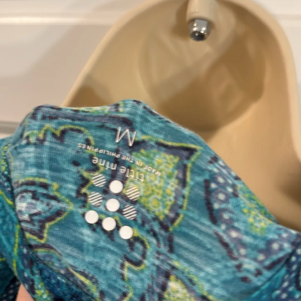 Title nine long sleeve top medium - Image 5