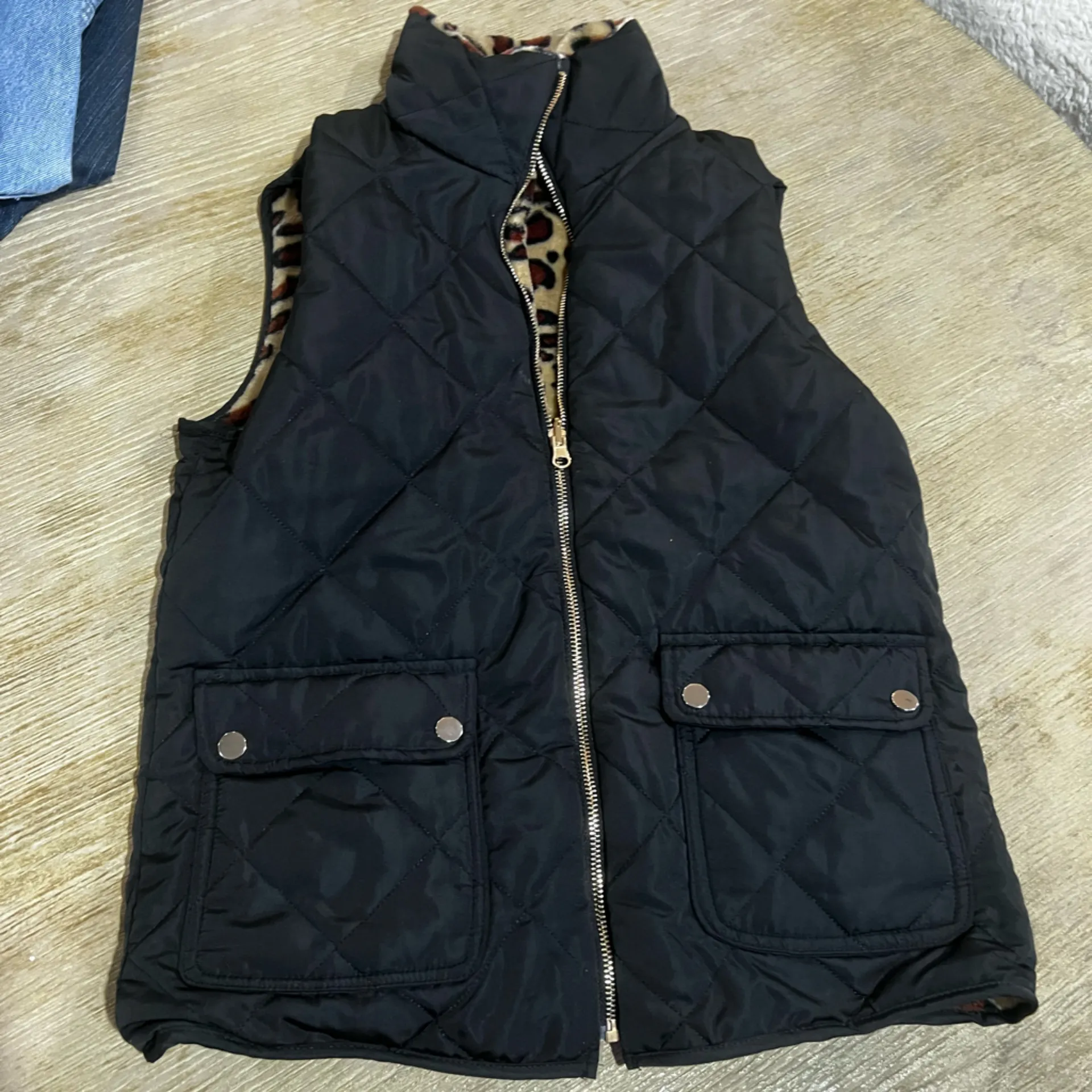 Quilted Vest Leopard Fur Reversible Black - Image 5