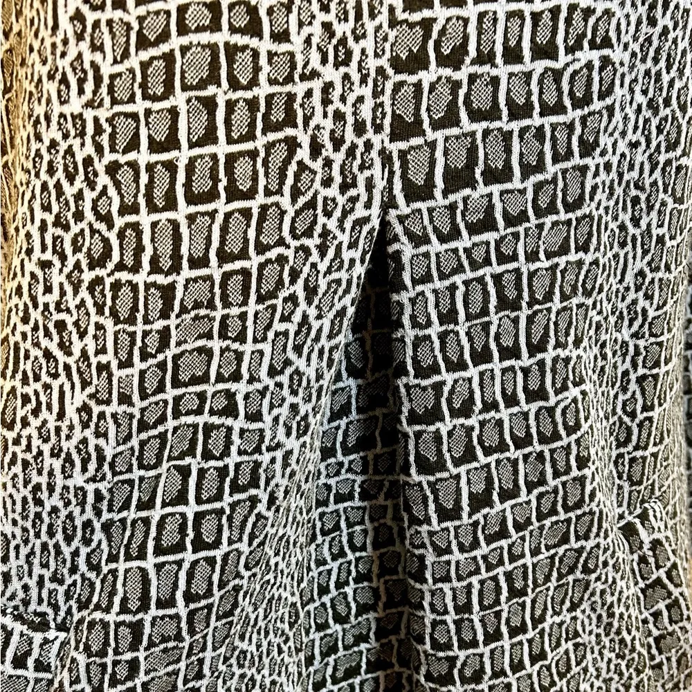 TYLER BOE Kim Snakeskin Print Knit Cowl Neck Shift Dress w/Pockets Women’s Small Gray - Image 5