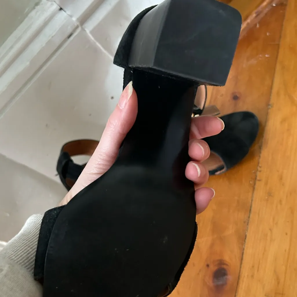 & Other Stories Suede Ankle Strap Block Heel Sandals Black Size 38 gold buckle - Image 5