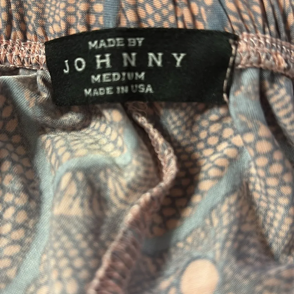 Made By Johnny Pink & Gray Circular Print Women's Elastic Waist Shorts Medium - Image 4