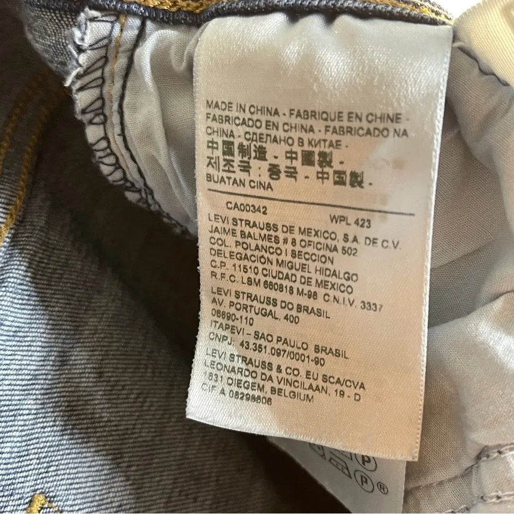 LEVIS 724 HIGH RISE STRAIGHT Jeans zipper and Button Closure Medium Wash - Image 13