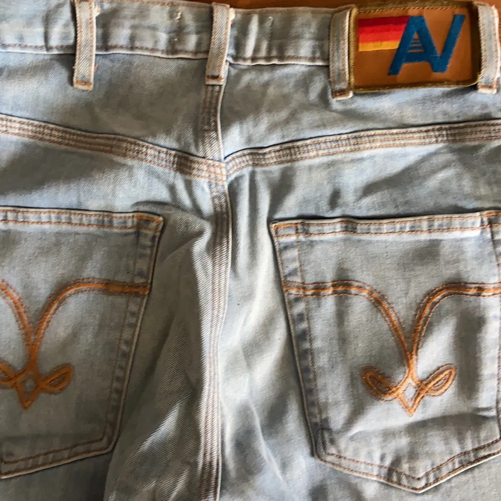 Regular wash straight leg jeans - Image 3