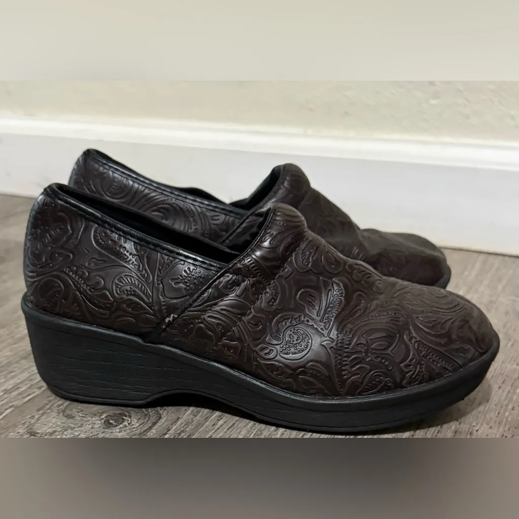 SafeT Step Slip Resistant Safety | Work Clogs | Slip On Shoes Brown Size 5.5 - Image 3