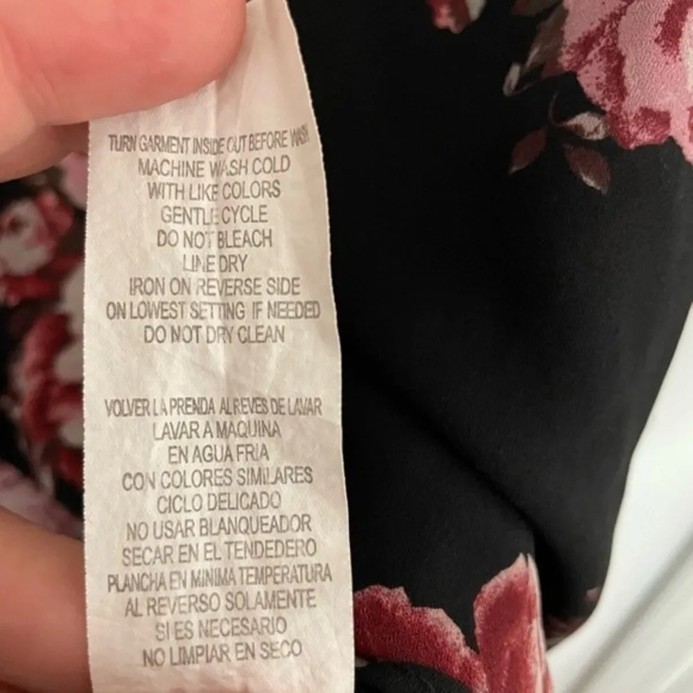 Rewind Women's Black/Pink Floral Blouse Size Medium - Image 3