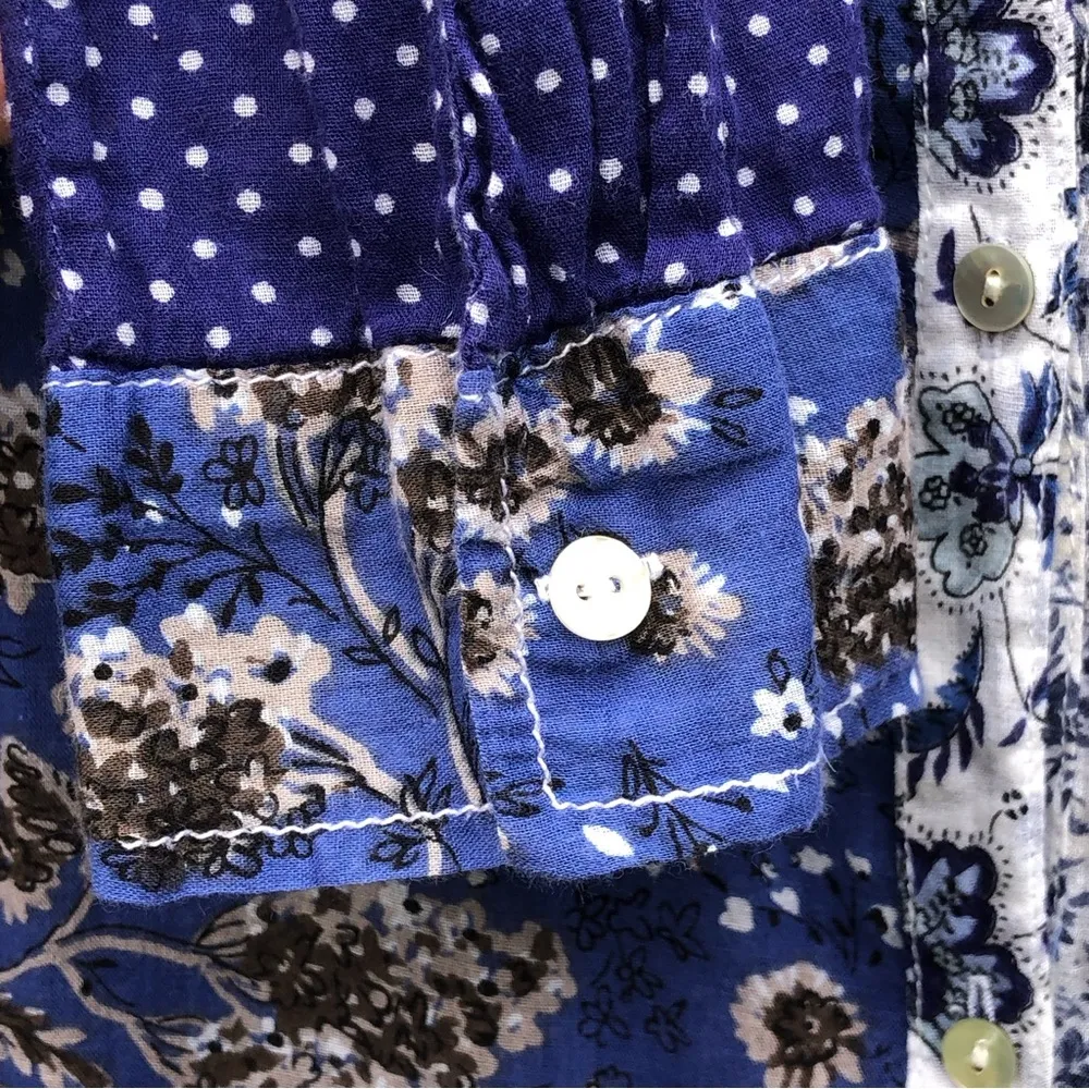 Blue floral Cotton button down Blouse L - Image 4