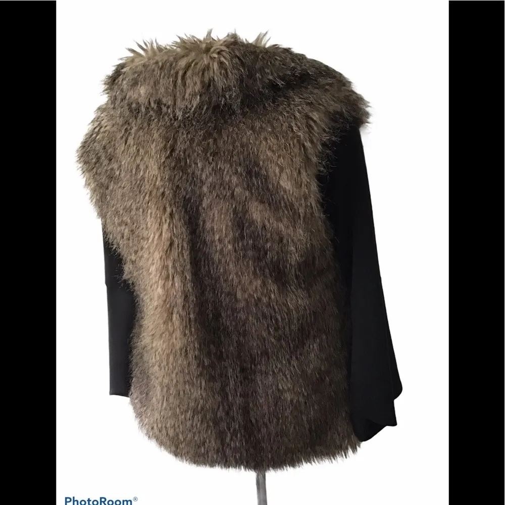 Jack B B Dakota Faux Fur Vest. - Image 5