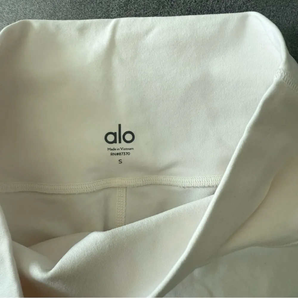 Alo Yoga 7” Airbrush High Waist Biker Shorts Small - Image 4