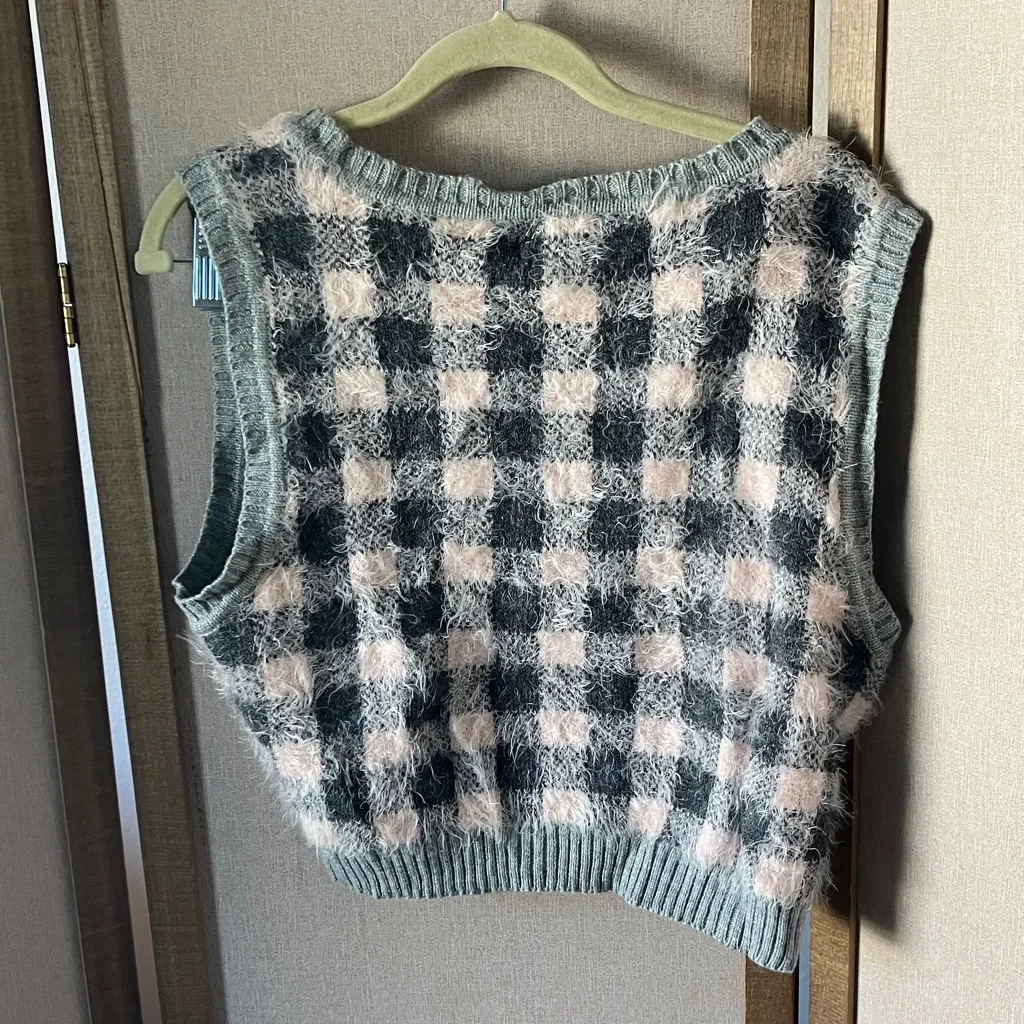 Joe Boxer  junior cropped knit vest large - Image 6