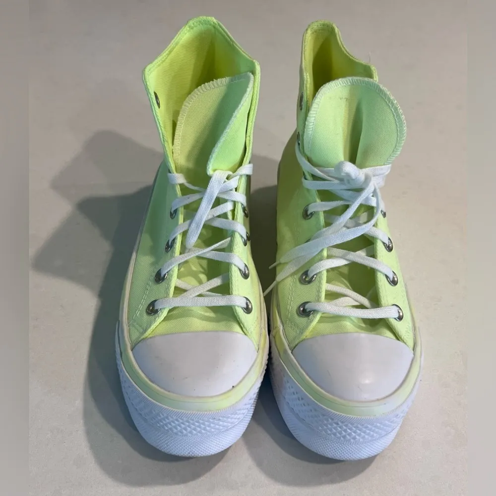 Converse Women's Chuck Taylor All Star Lift Platform High Volt‎ Size 8 Shoes Green - Image 3