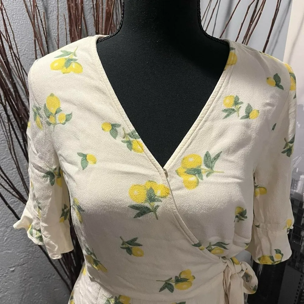 🌸ELODIE LEMON FRUIT WRAP DRESS SIZE SMALL🌸 - Image 5