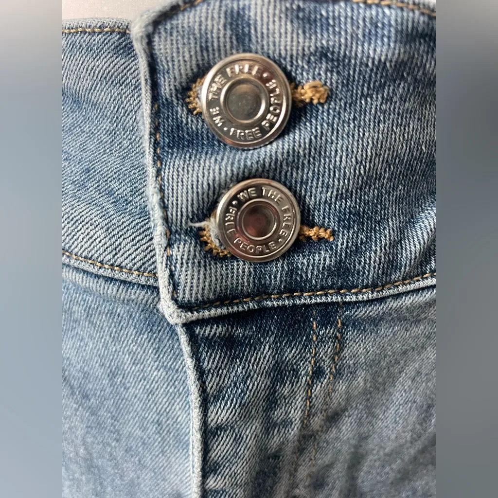 We The Free Shayla Bootcut Jeans Light Blue Wash Double Button Raw Hem - Image 2